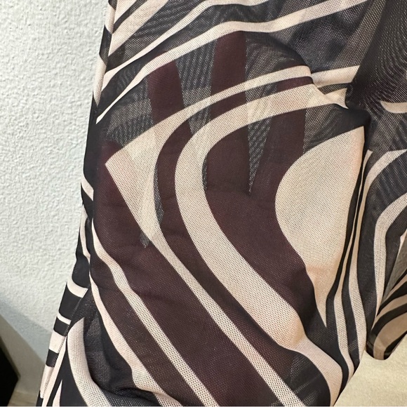 Jaded London x Sydney Carlson Graphic-Print Stretch-Mesh Trouser Pants Size 4 - Picture 5 of 10